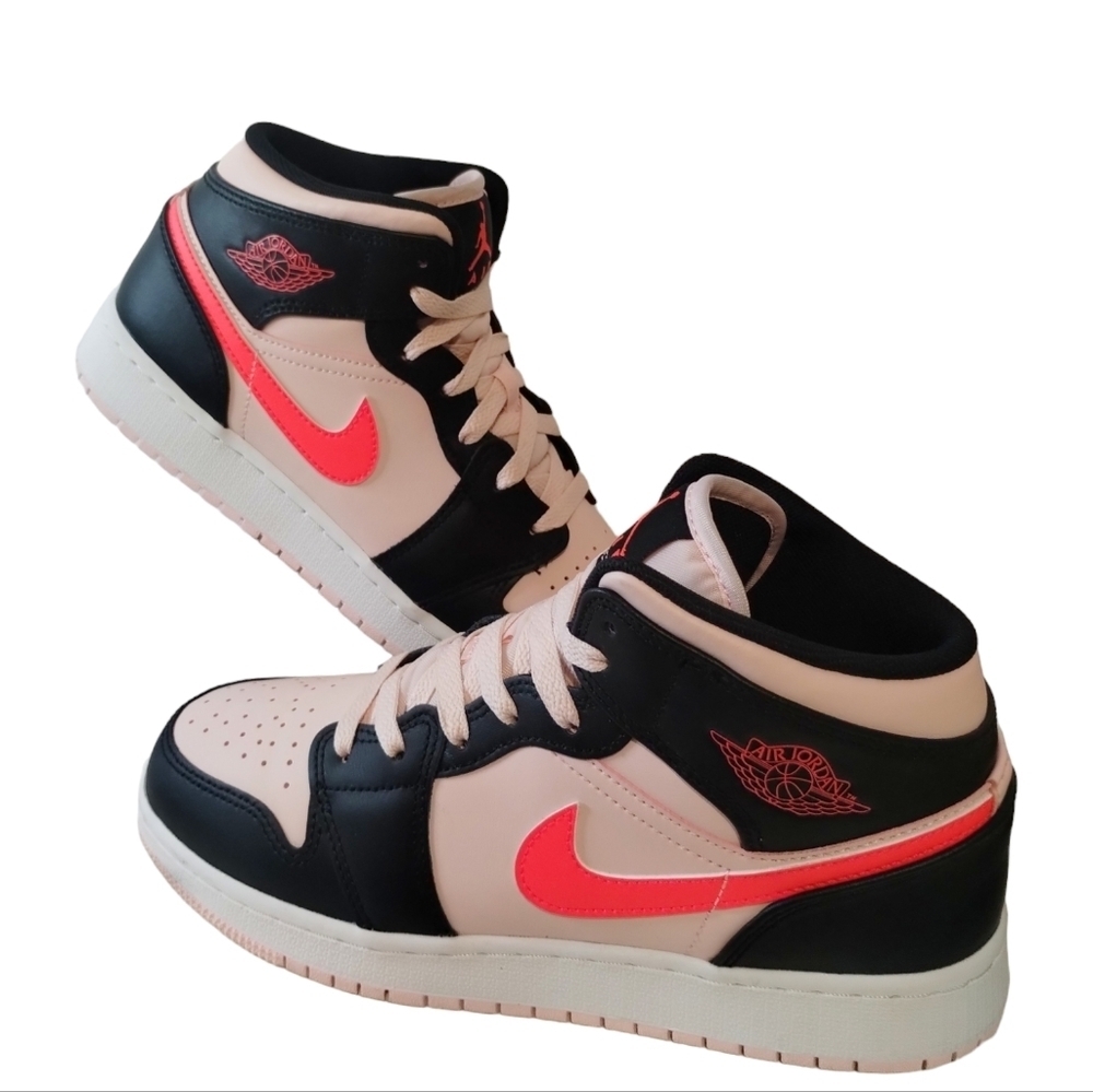 Jordan 1 Women's Mid Atmosphere Infrared 23-Black Barbiecore Grungecore Size 7½
